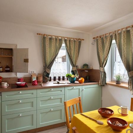 Cherry House: Cozy Castle-View Retreat for Bear Watching Stari Trg pri Lozu Exterior photo