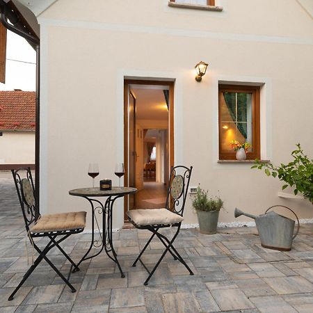 Cherry House: Cozy Castle-View Retreat for Bear Watching Stari Trg pri Lozu Exterior photo